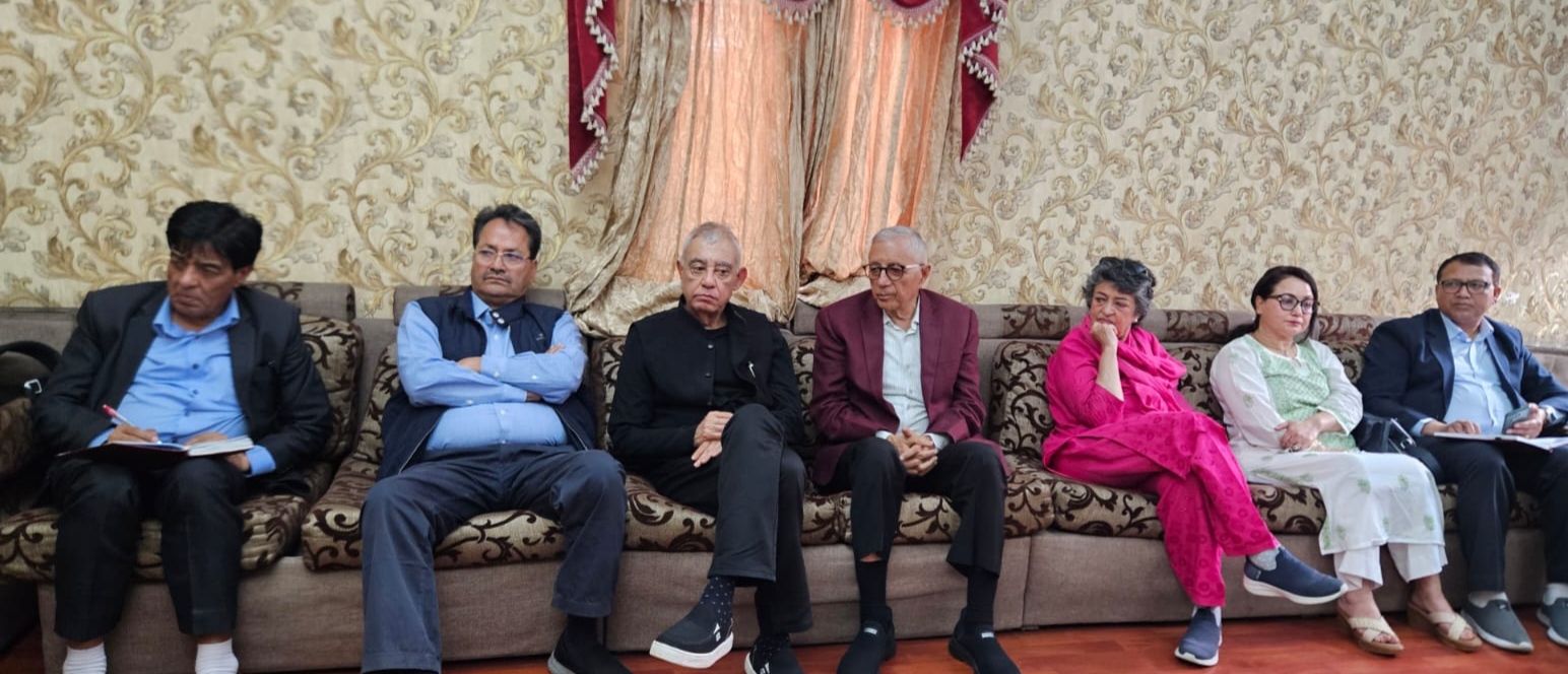 डा. शेखर कोइरालाद्वारा बुद्धिजीवीहरूसँग छलफल