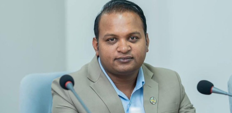 श्रम मन्त्री दीपककुमार साह पदमुक्त