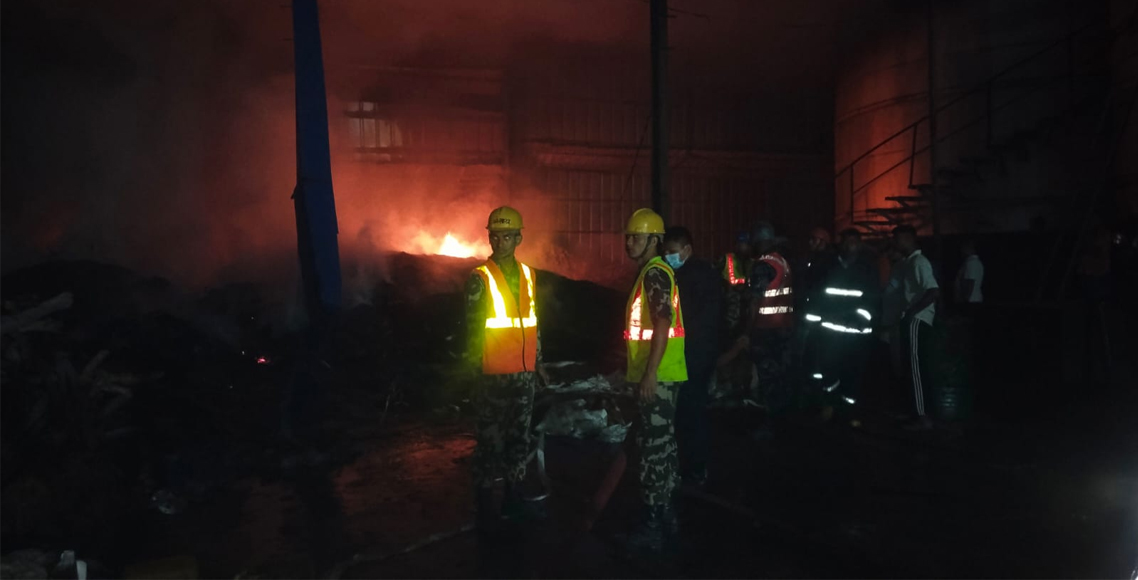 Hamro Biratnagar News Channel ,जनकपुर रिफाइनरी उद्योगमा भीषण आगलागी, करिब १५ करोड क्षति, Biratnagar Top News Channel