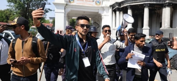 पेट्रोलियम पदार्थको मूल्य घटाउन माग गर्दै प्रदर्शन,आन्दोलन जारी रहने चेतावनी