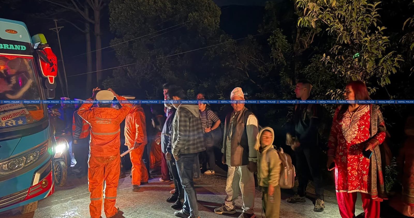 बर्खा र पहिरोले देशका प्रमुख तीन राजमार्ग अवरुद्ध