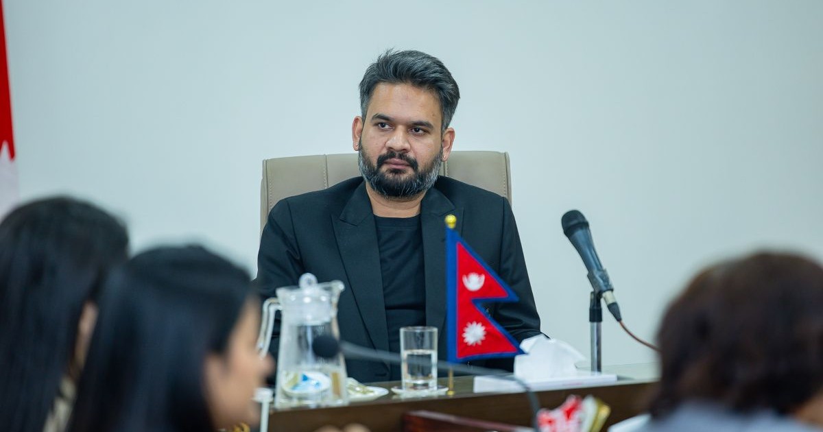 शिक्षालय र कर्मचारीतन्त्रमा दलगत राजनीति अन्त्य गर्ने प्रधानमन्त्रीको प्रतिबद्धता
