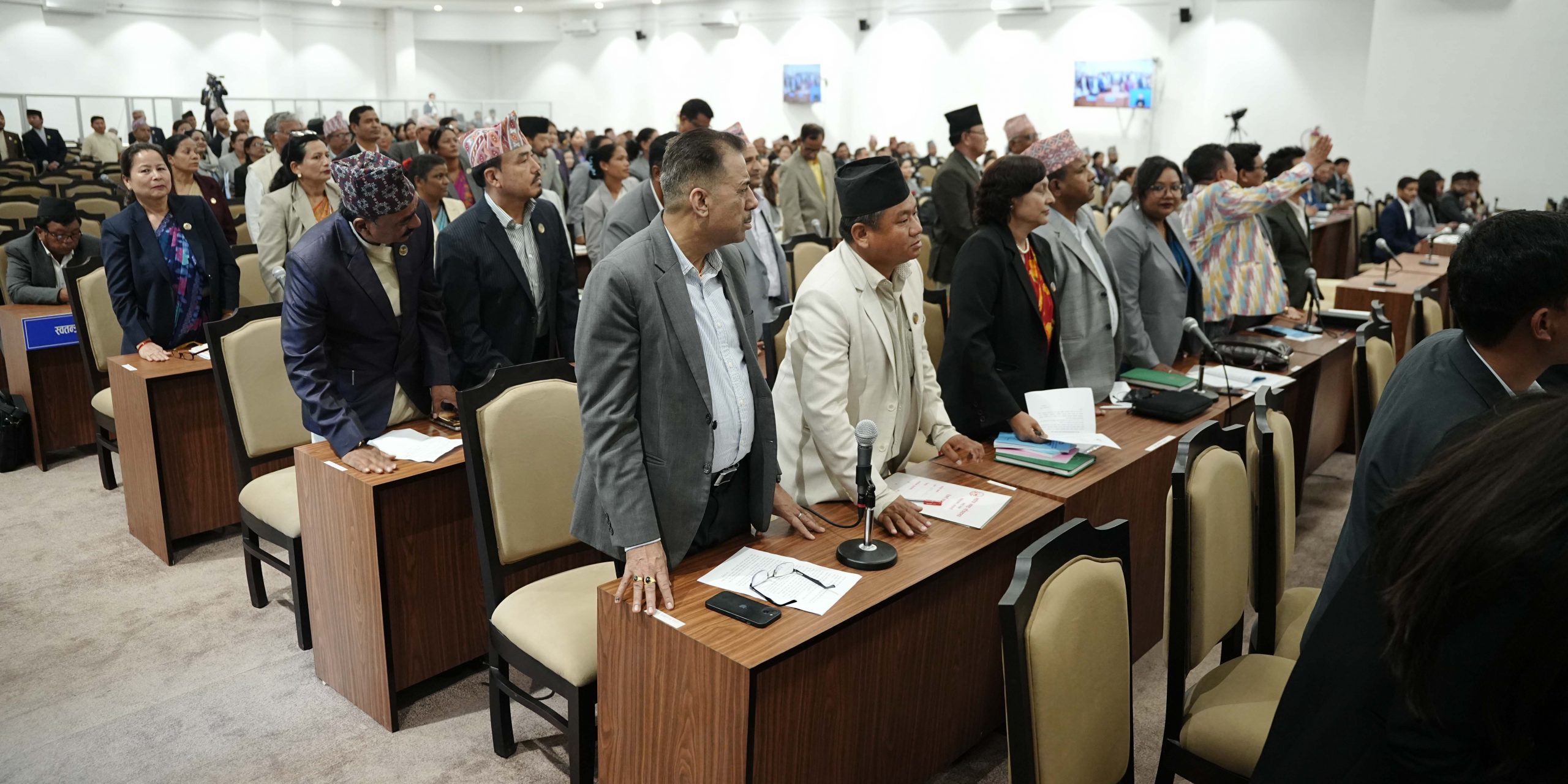 प्रधानमन्त्री अनुपस्थित भएपछि संसद्मा विपक्षीको विरोध, राजीनामाको माग