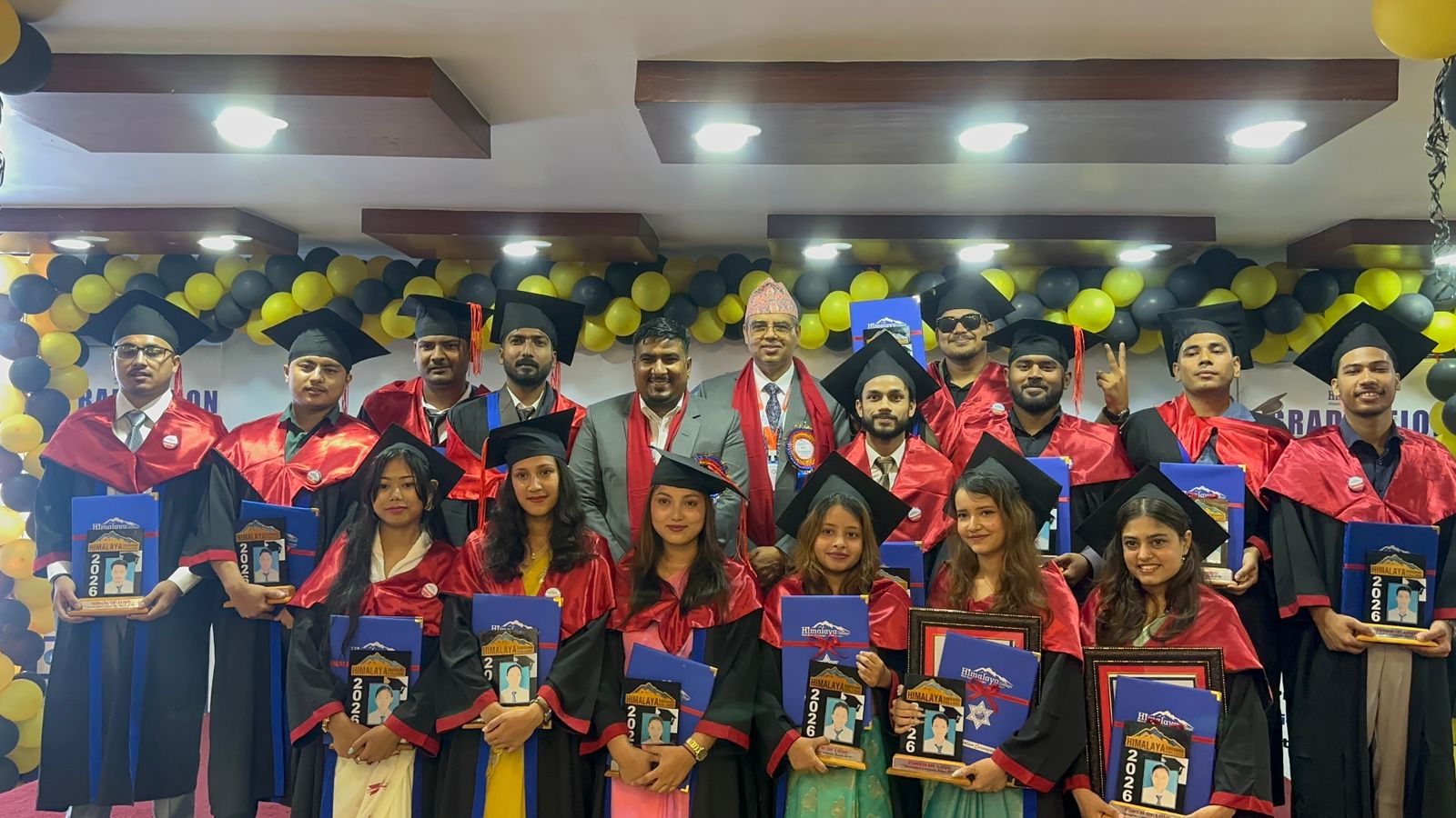 हिमालय दर्शन कलेजका ११४ विद्यार्थी दीक्षित