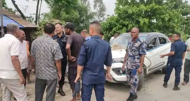 ईभी कारको ठक्करबाट प्रहरीकाे मृत्यु