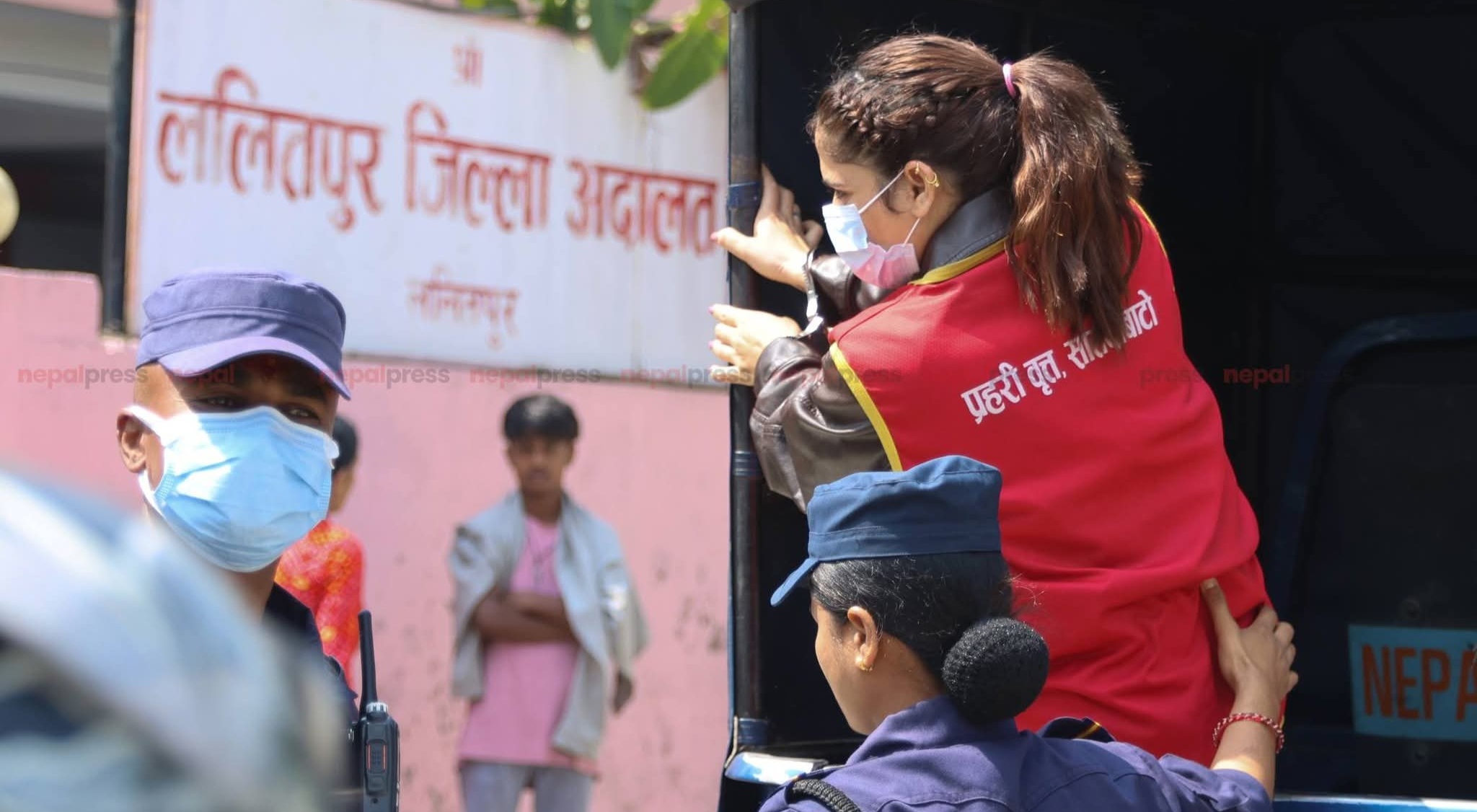 टिकटकर तुलसा अधिकारी जेल चलान