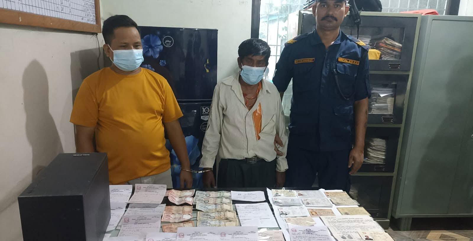 विराटनगरमा सरकारी कागजात र नक्कली नागरिकता बनाउने गिरोह पक्राउ