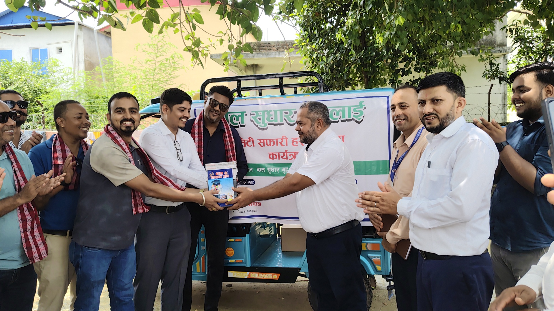 हामी युवाले बाल सुधार गृहलाई प्रदान गर्‍यो सिटी सफारी र स्टेशनरी सामग्री