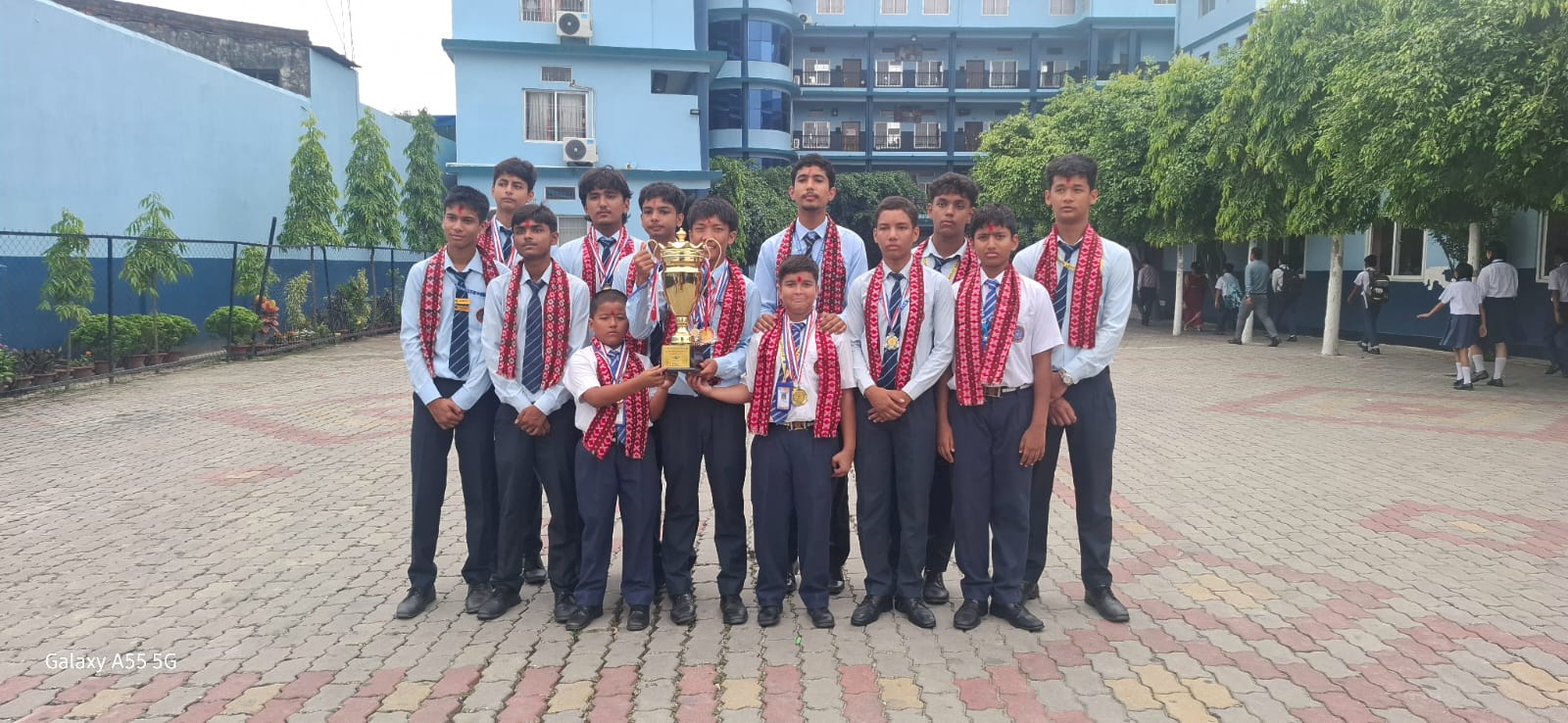 प्रदेशस्तरीय पौडीमा पदक जित्ने खेलाडीलाई विराटनगरको एभरेष्ट स्कुलको सम्मान