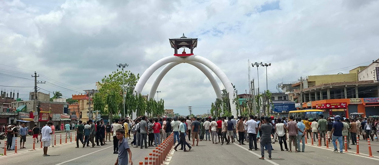 प्रदर्शन चर्किएपछि जनकपुरधाममा अनिश्चितकालीन कर्फ्यू