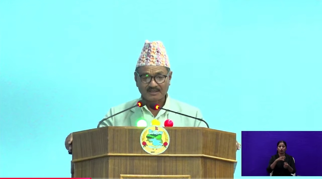तीन महिला प्रदेश मन्त्री बन्दा सांसद मगरको व्यङ्ग्य: ‘पोथीहरू पनि सक्षम छन्’ !