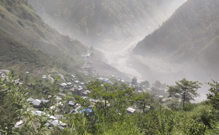 रसुवा बाढी: सात जनाकाे शव भेटियो, २५ जनाकाे उद्धार