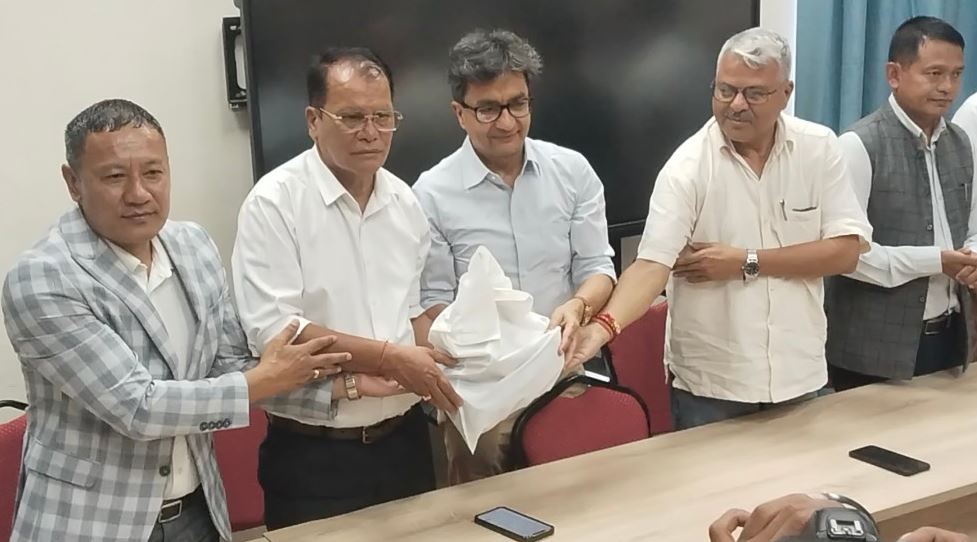 कांग्रेस काभ्रेपलाञ्चोकद्वारा विपद् पीडितका नाममा १७ लाख ६२ हजार ९५७ रुपैयाँ सहयोग