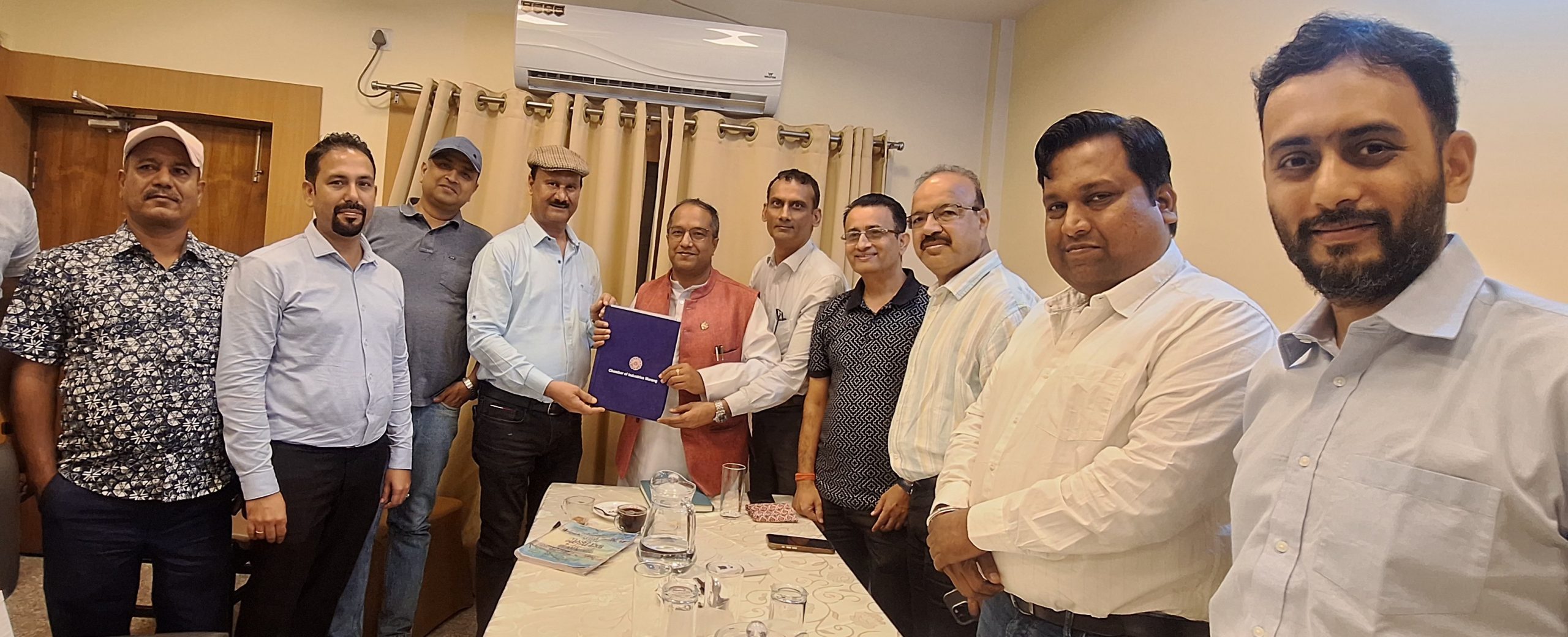 उद्योग मन्त्रीसँग विराटनगरका उद्योगीको भेटः लागत घटाएर प्रतिस्पर्धी अर्थतन्त्र बनाउन माग
