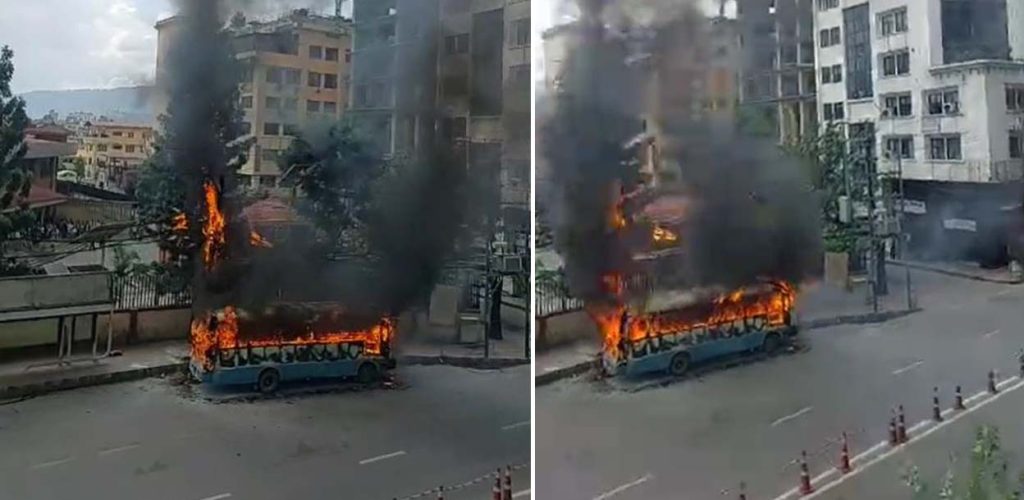 त्रिपुरेश्वरमा बसमा आगलागी, चालक घाइते