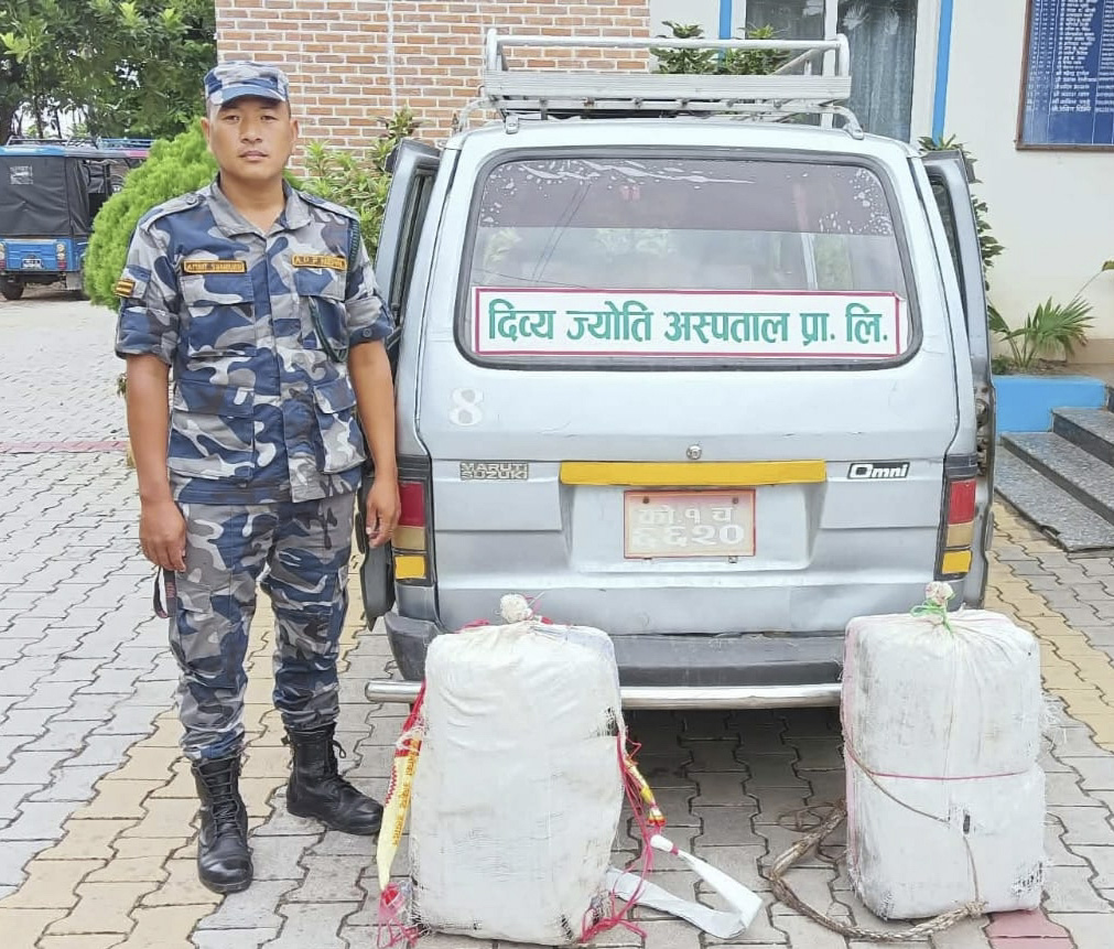 विराटनगरको दरैयामा एम्बुलेन्समा ६० किलो गाँजा बरामद