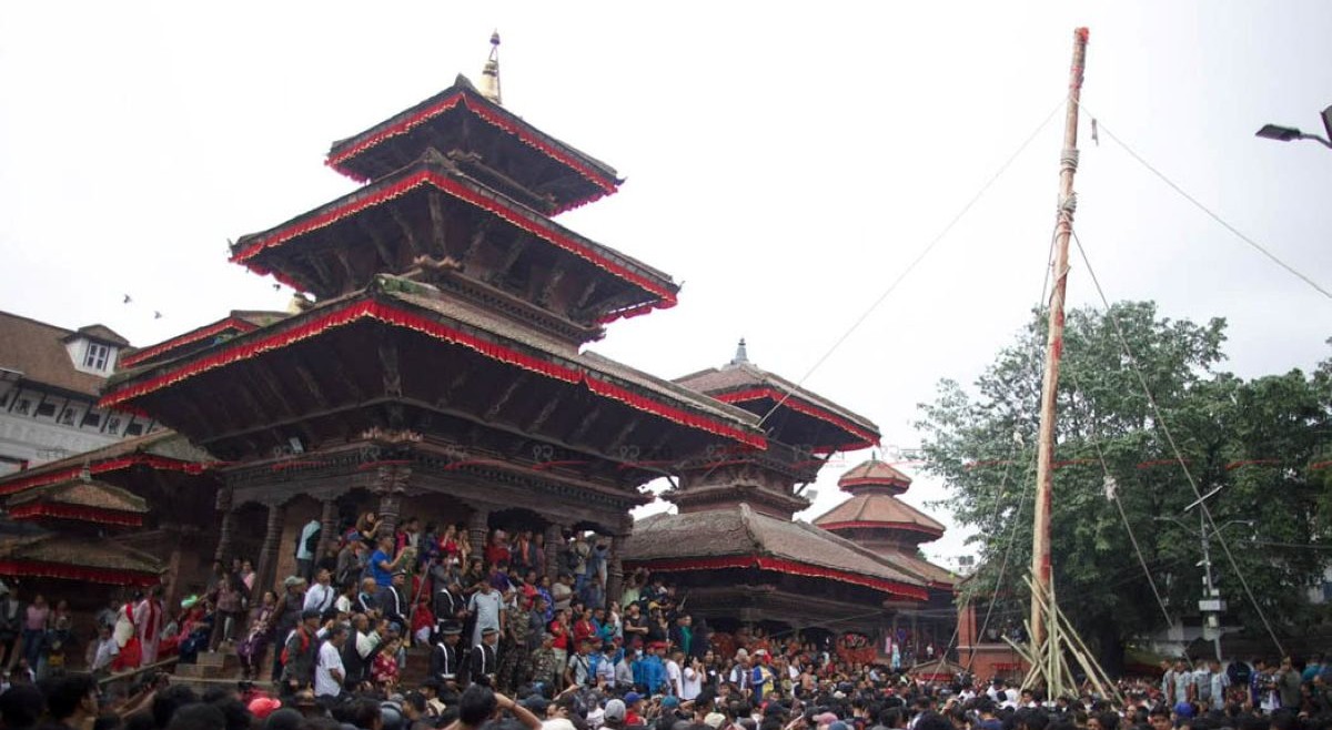 इन्द्रजात्रा औपचारिक रूपमा सुरु, हनुमानढोकामा इन्द्रध्वजसहितको लिंगो ठड्याइयो