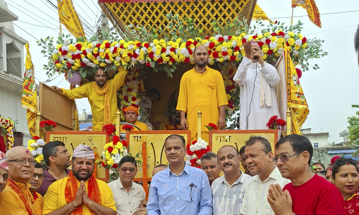 विराटनगरको मानगढमा निकालियो राधाकृष्ण रथयात्रा