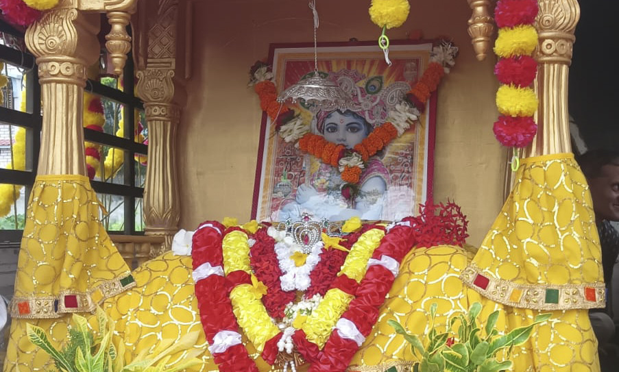 विराटनगरको प्रणामी मन्दिर परिसरबाट निकालियो रथयात्रा