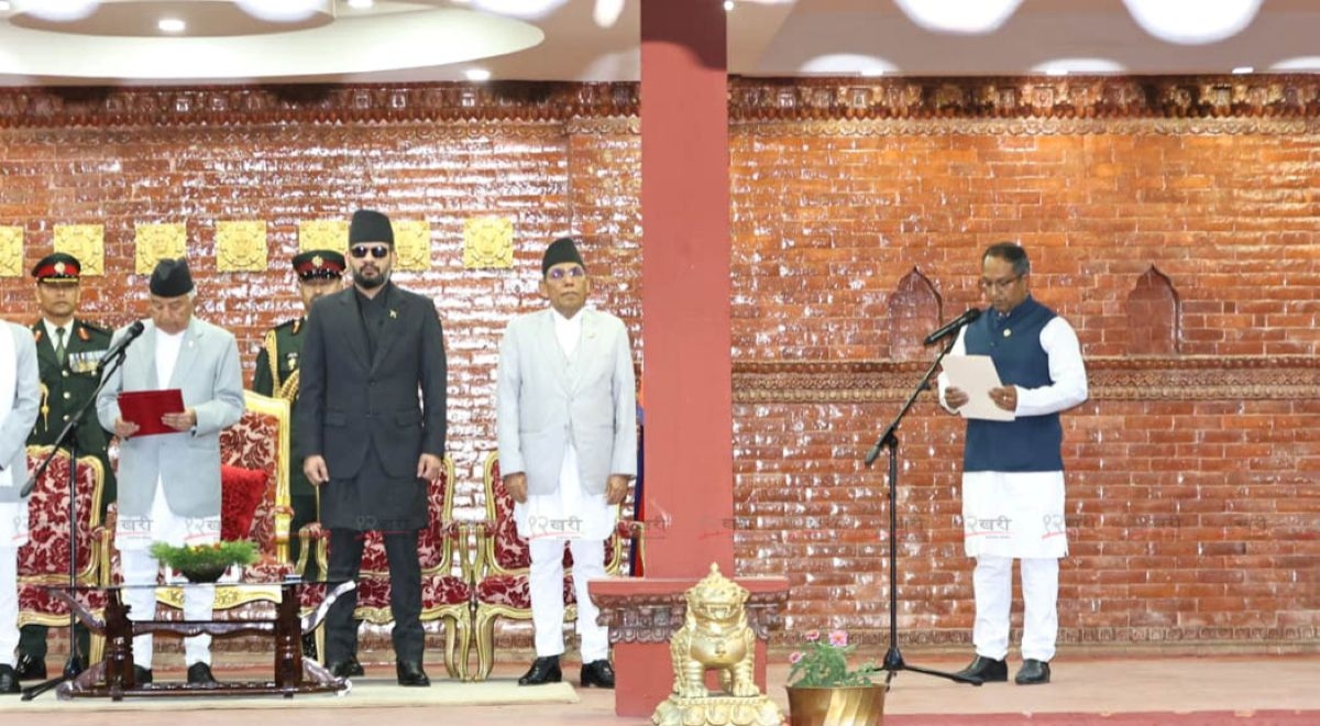 Hamro Biratnagar News Channel ,दीपककुमार साहले लिए उद्योग, वाणिज्य तथा आपूर्तिमन्त्रीको सपथ, Biratnagar Top News Channel