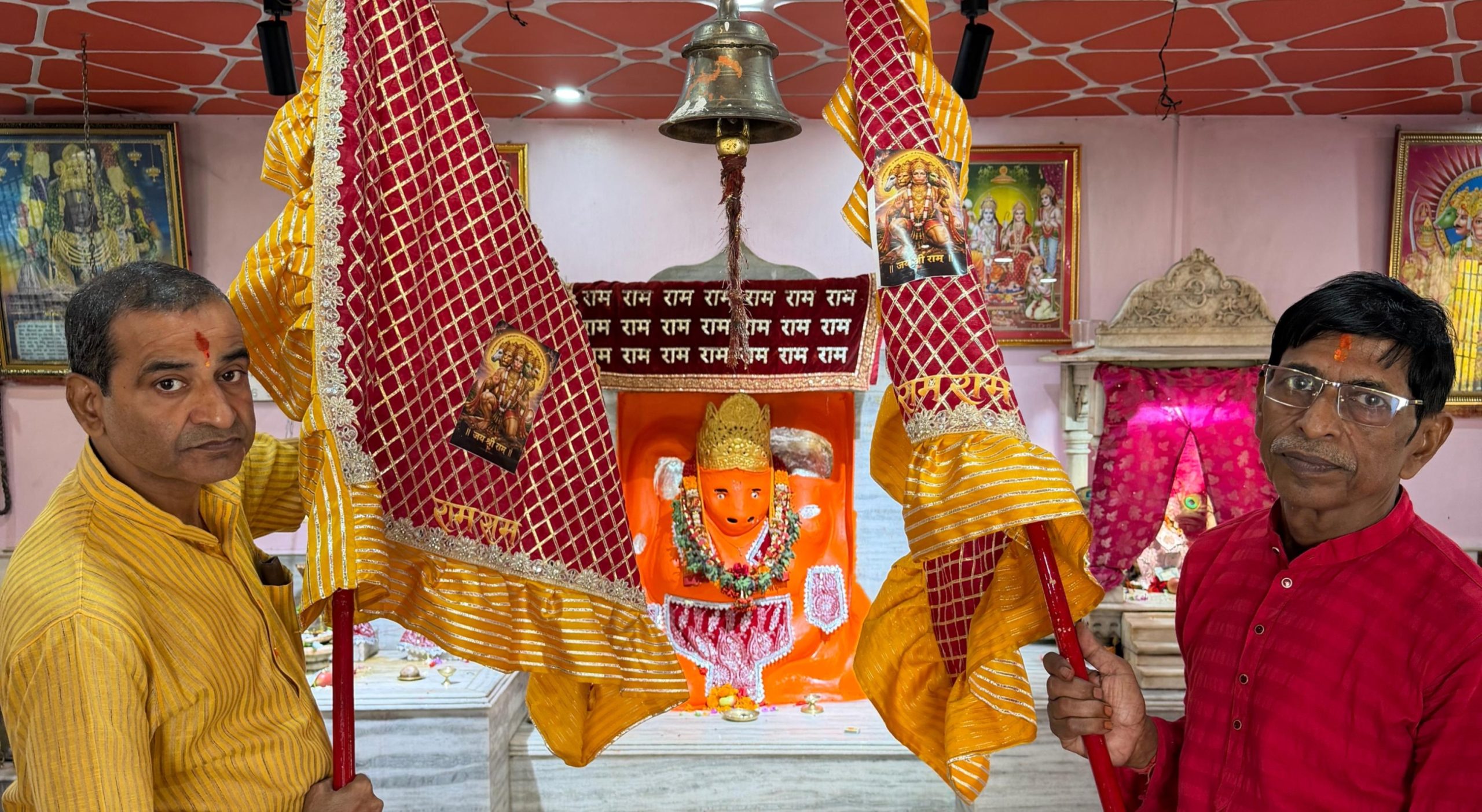 विराटनगरदेखि सिलिगुडीसम्म पैदल ध्वजा यात्रा गर्दै चुन्नु गुप्ता र सुशील अग्रवाल