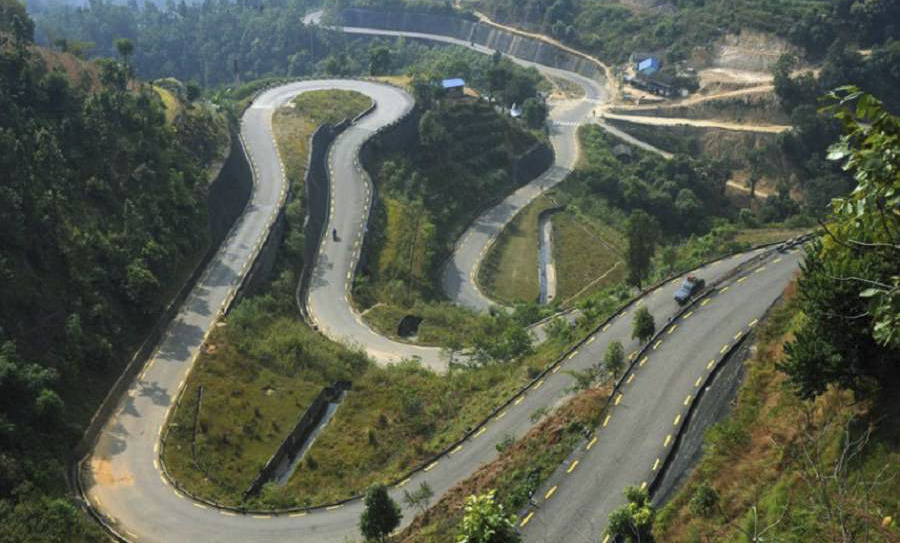 मध्यपहाडी राजमार्गको कालोपत्र गर्ने काम अनिश्चित