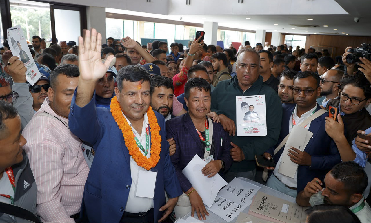 डा. सुनिल शर्माद्वारा कांग्रेस महामन्त्रीमा उम्मेदवारी दर्ता