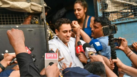 बलिउड हिरो इमरान खानलाई भारत छाड्न मुम्बई प्रहरीको निर्देशन