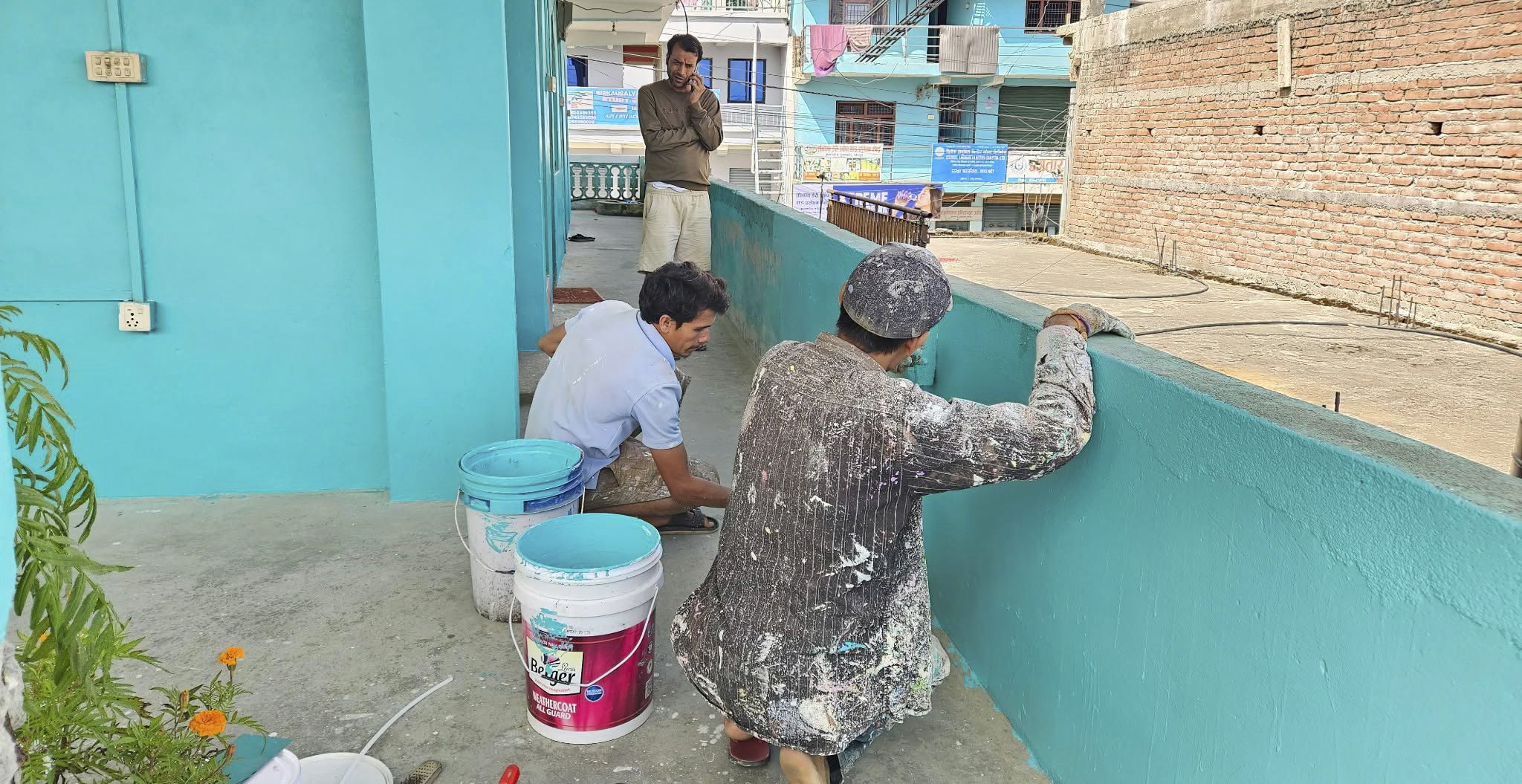 Hamro Biratnagar News Channel ,अध्ययन खर्च जुटाउन ‘पेन्टिङ’ गर्दै युवा, Biratnagar Top News Channel